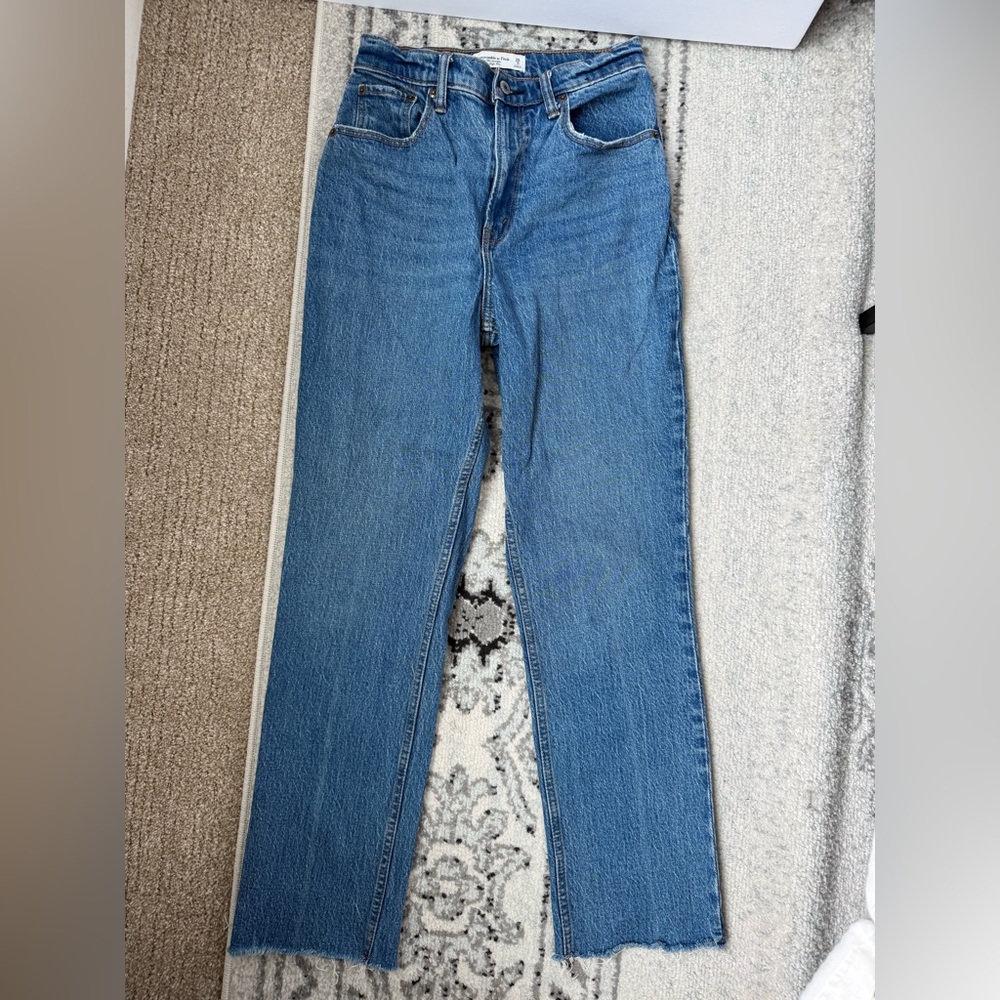 Abercrombie Ultra High Rise 90s Straight Jeans Medium Wash 26